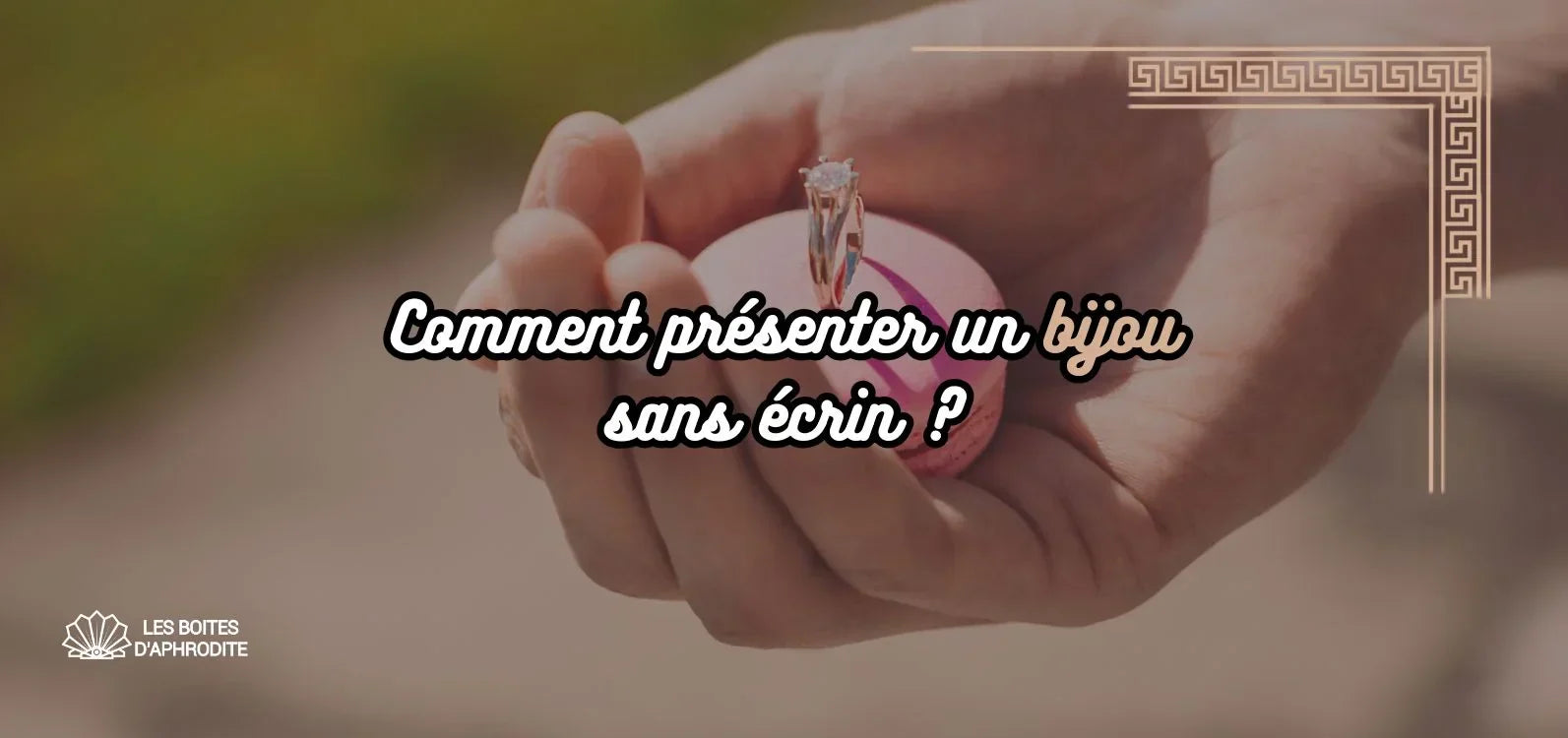 Présenter un bijou sans écrin