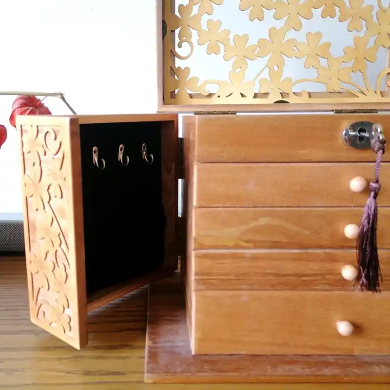Coffret à Bijoux en Bois Sculpté Femme