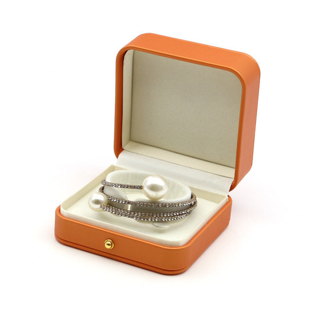 Écrin bague à LED gainé synthétique avec surpiqûres, noir | Selfor Paris Écrin bague à LED gainé synthétique avec surpiqûres, noir | Selfor Paris
