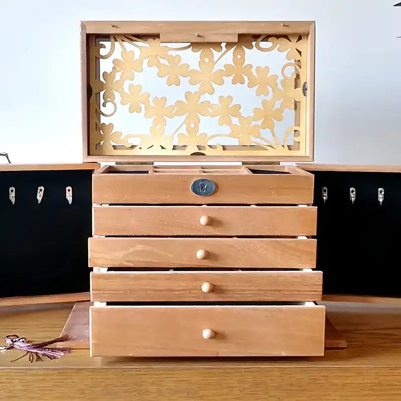 boite à bijoux en bois sculpté