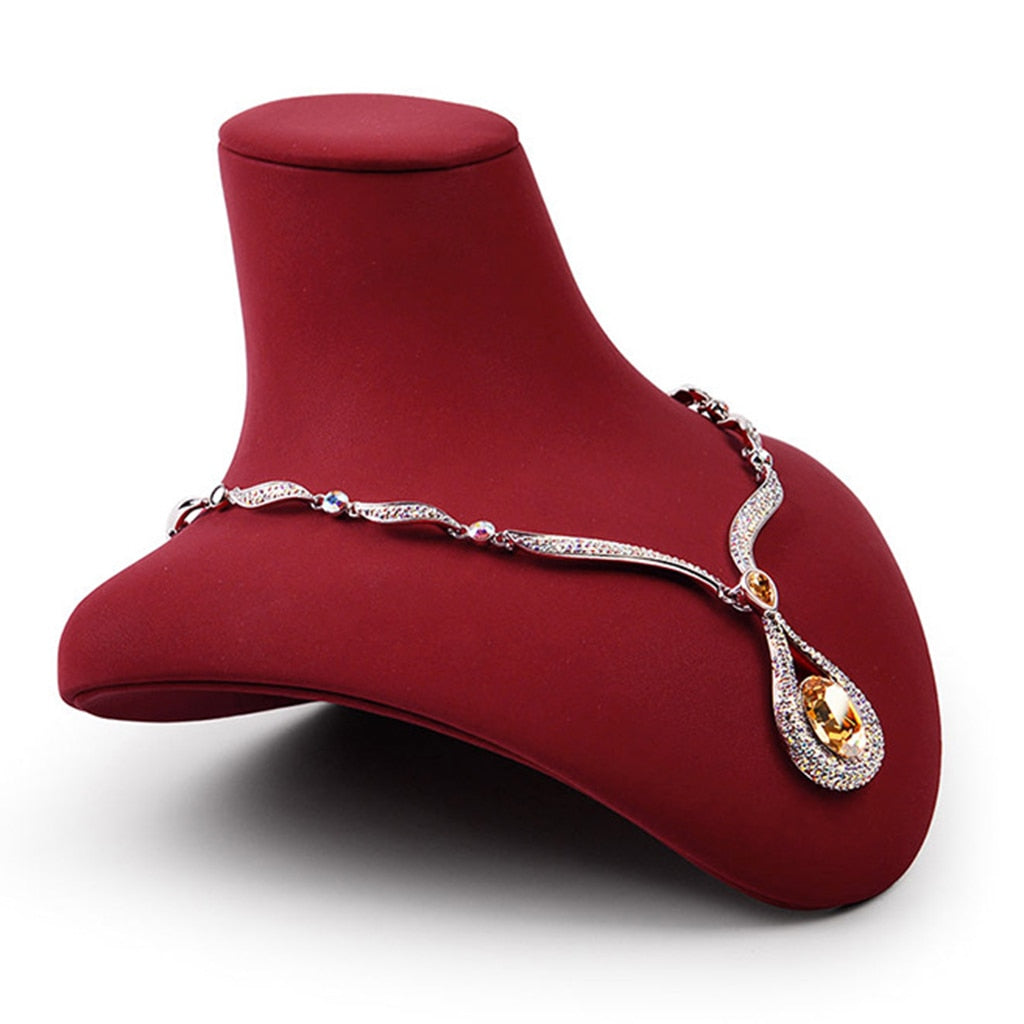porte bijoux buste rouge colliers et pendentifs