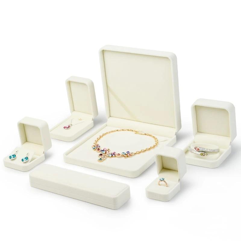 écrin à bijoux velours blanc fiançailles